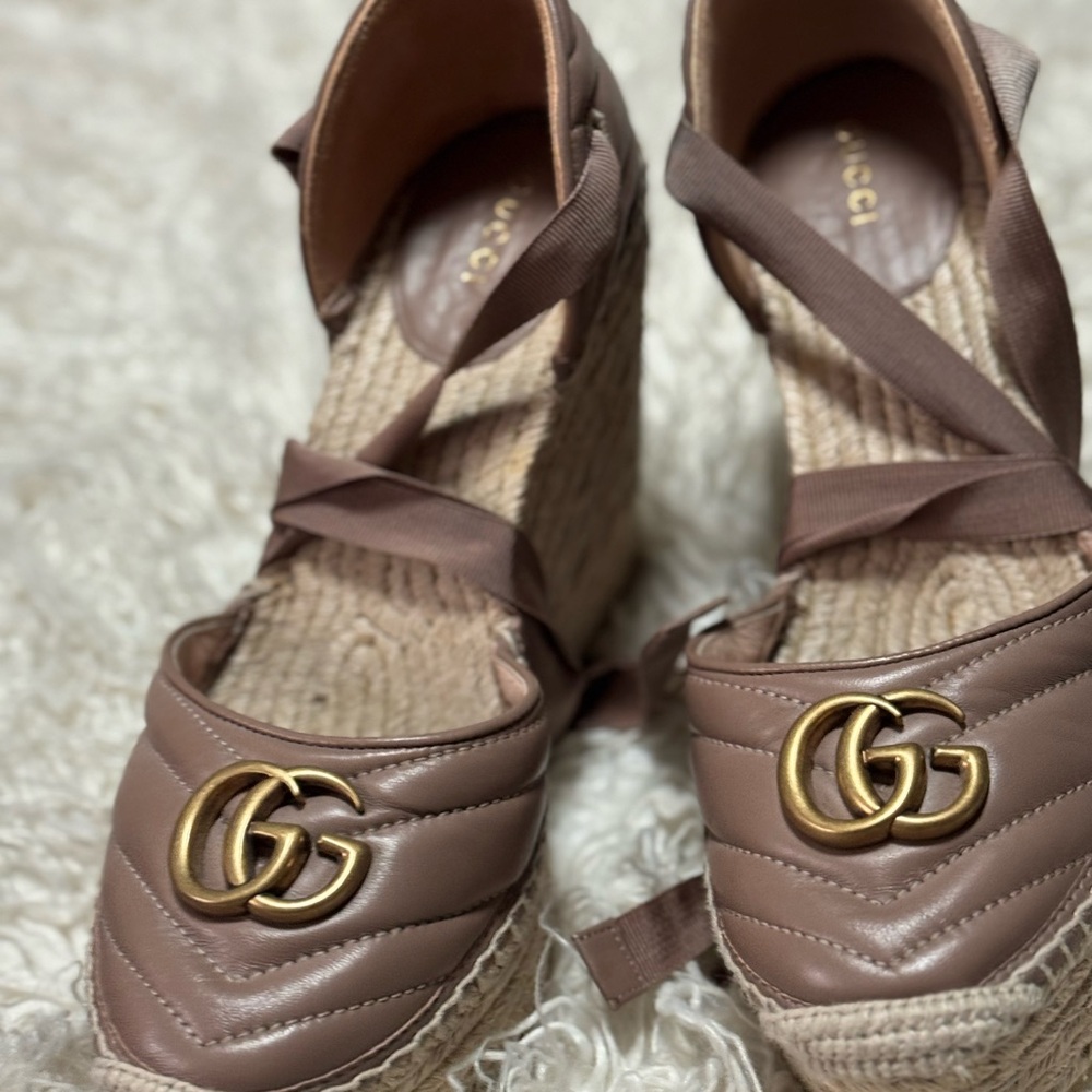 Gucci Tan and Cream Espadrilles Luxurious Style